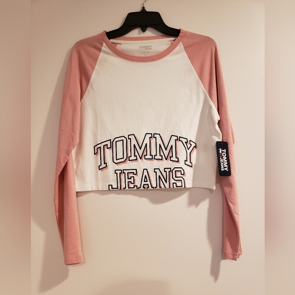 52- TOMMY JEANS WOMEN'S LONG SLEEVE SZE S NWT - Picture 1 of 4